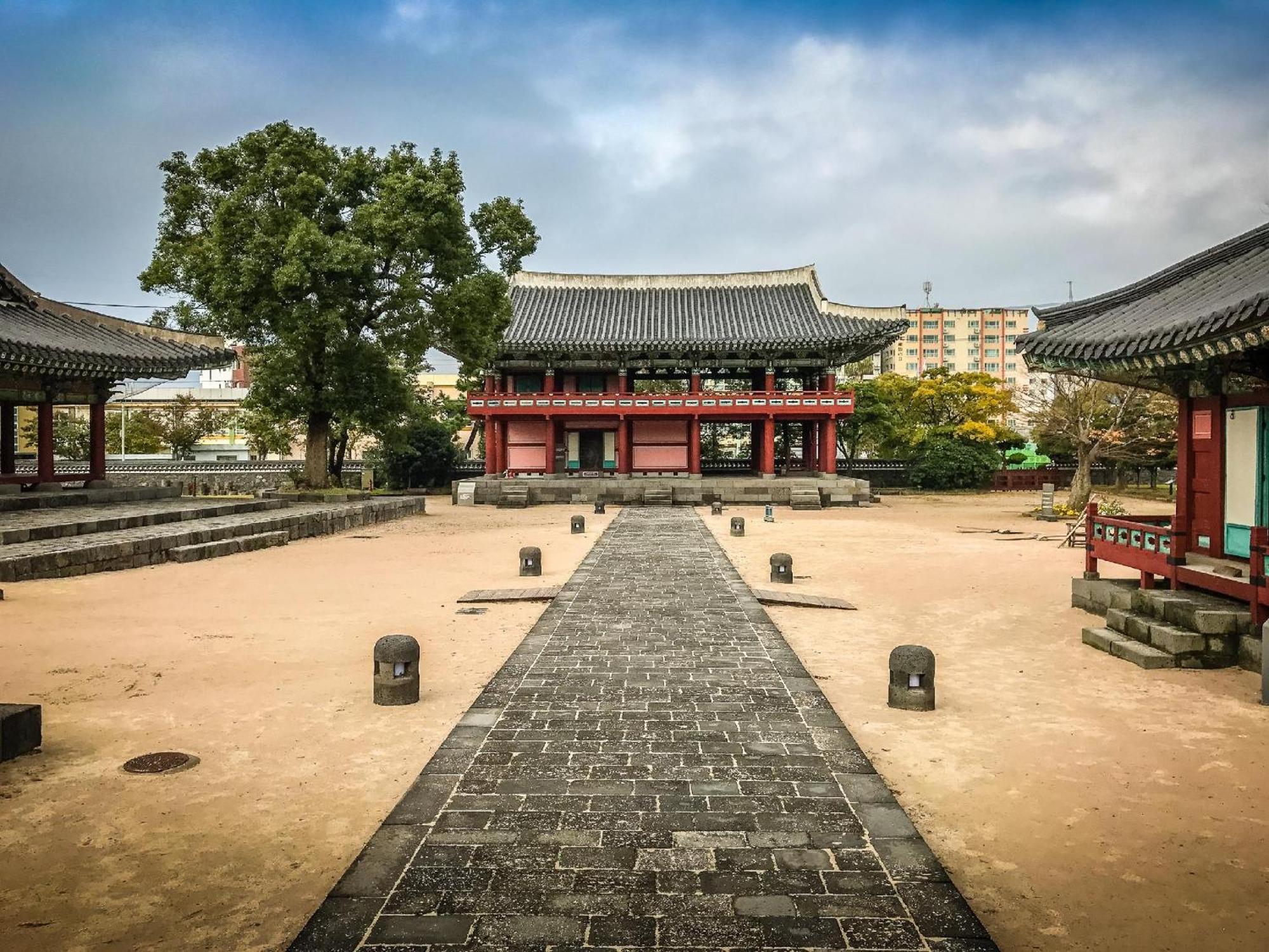 Отель Jeju Robero Экстерьер фото