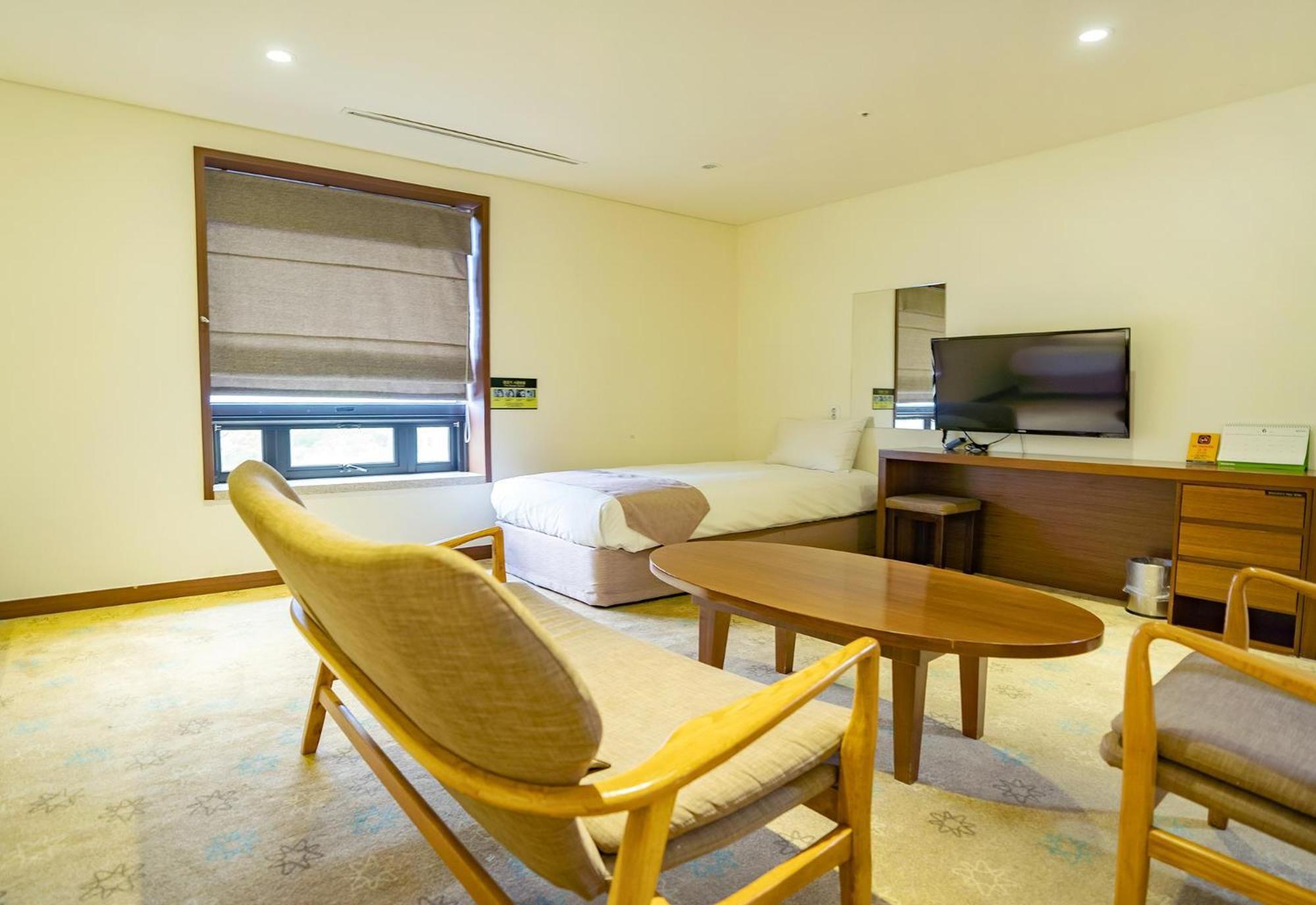 Отель Jeju Robero Экстерьер фото