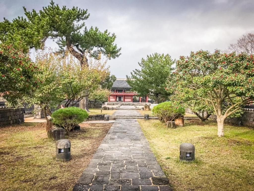 Отель Jeju Robero Экстерьер фото